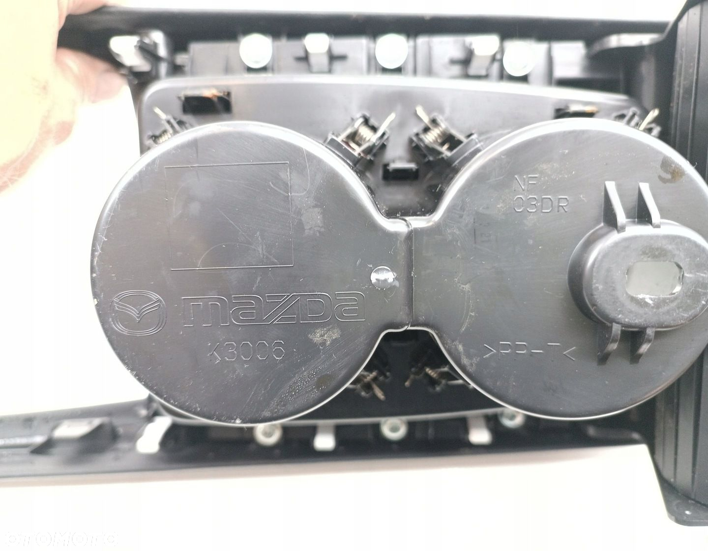 SCHOWEK TUNEL SRODKOWY UCHWYT NA NAPOJE MAZDA 3 BM III LIFT 18R - 6