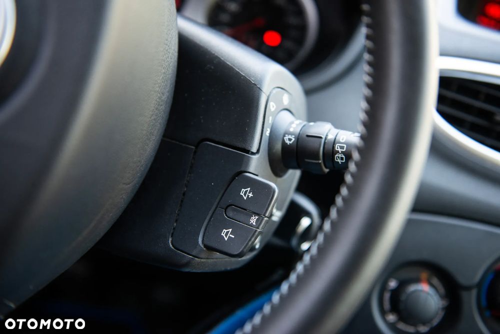 Renault Clio 1.2 16V Confort Authentique - 32