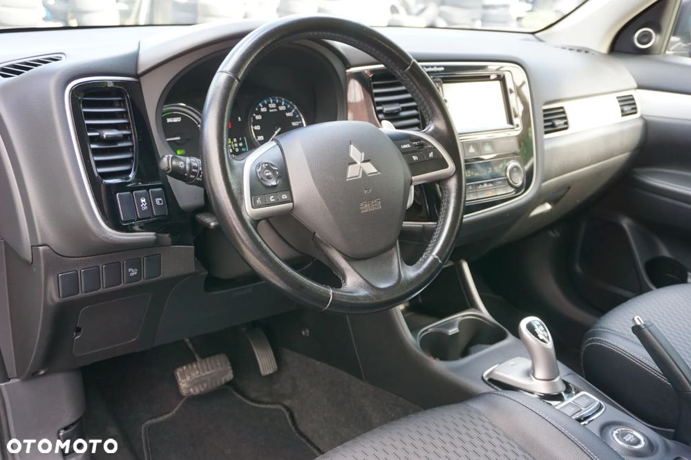 Mitsubishi Outlander Instyle NAVI + - 10