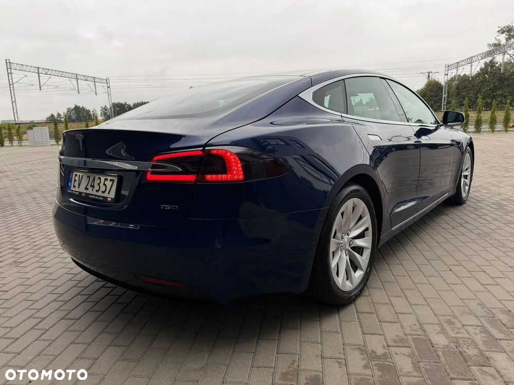 Tesla Model S - 6