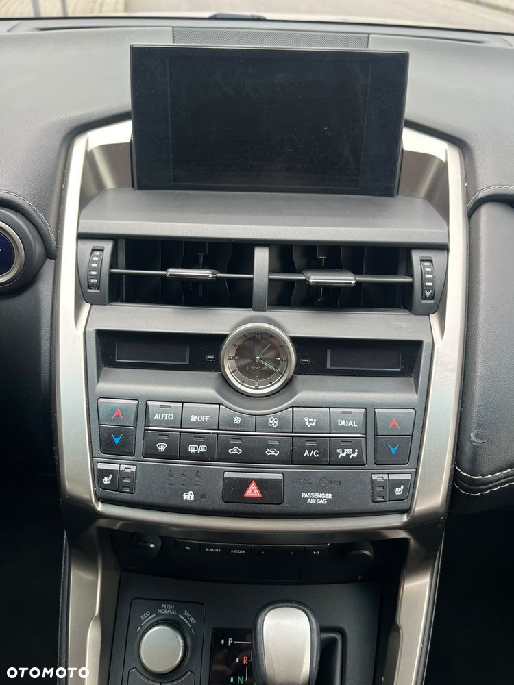 Lexus NX 300h Elite AWD - 12