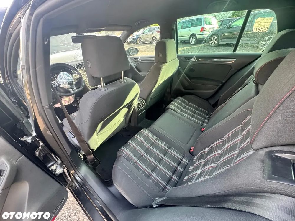 Volkswagen Golf - 10