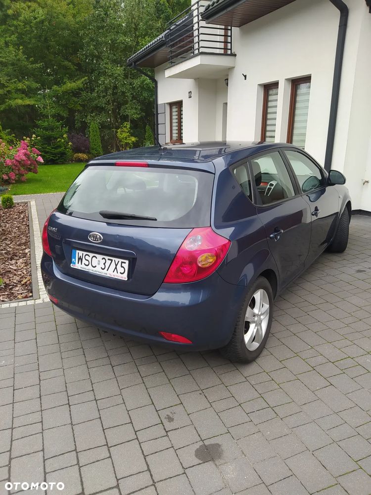 Kia Ceed Cee'd 2.0 crdi Comfort + - 5