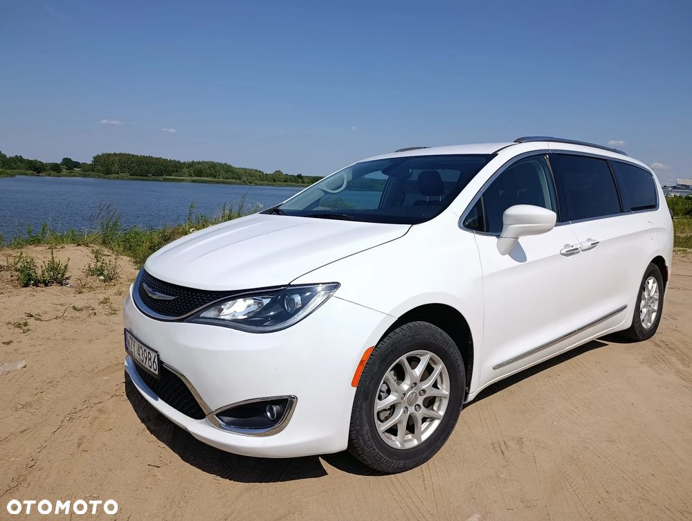 Chrysler Pacifica - 1