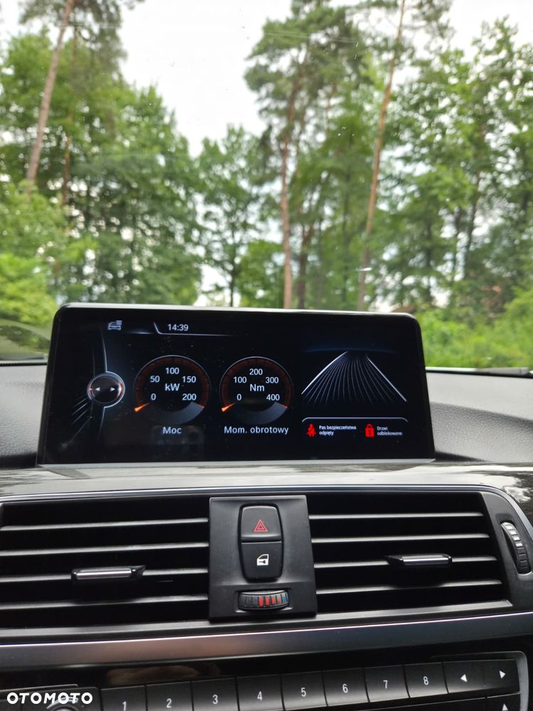 BMW Seria 3 330i Sport Line - 28