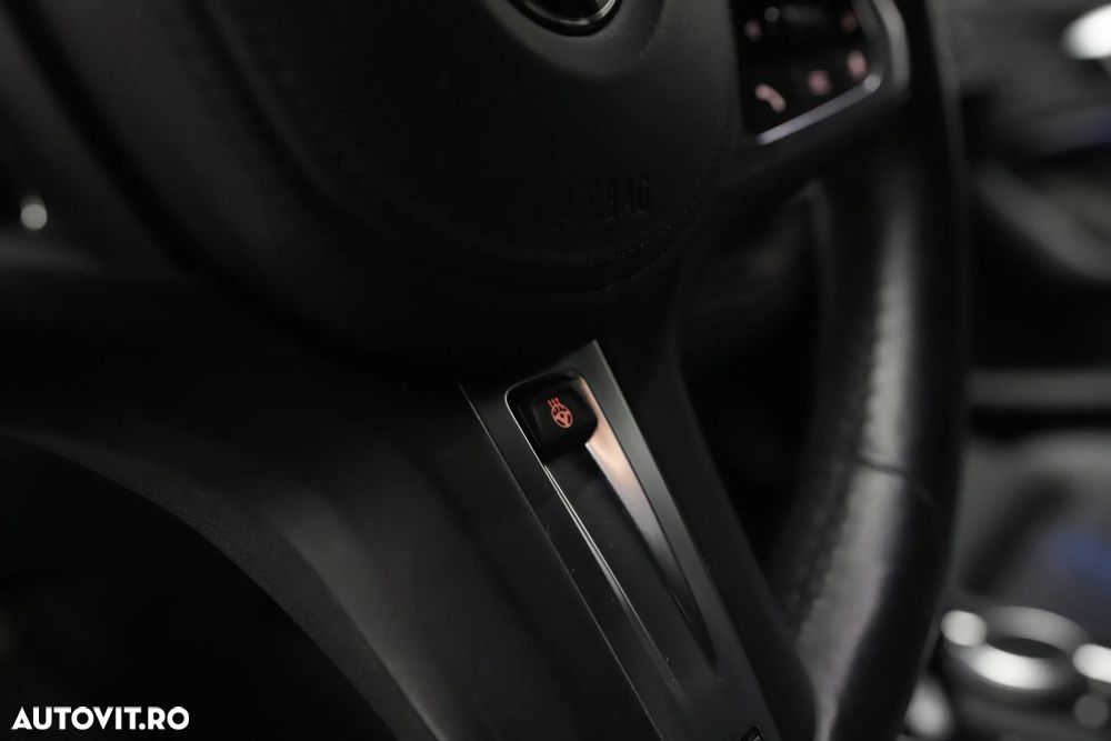 BMW M1 M135i xDrive AT - 19