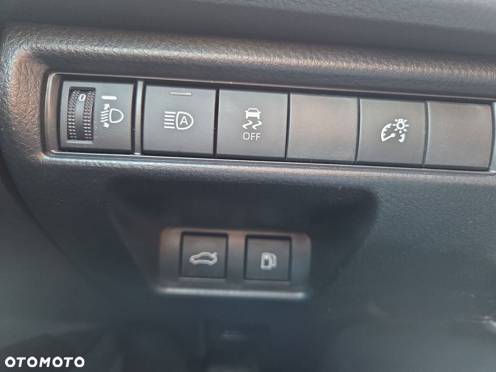 Toyota Camry - 22