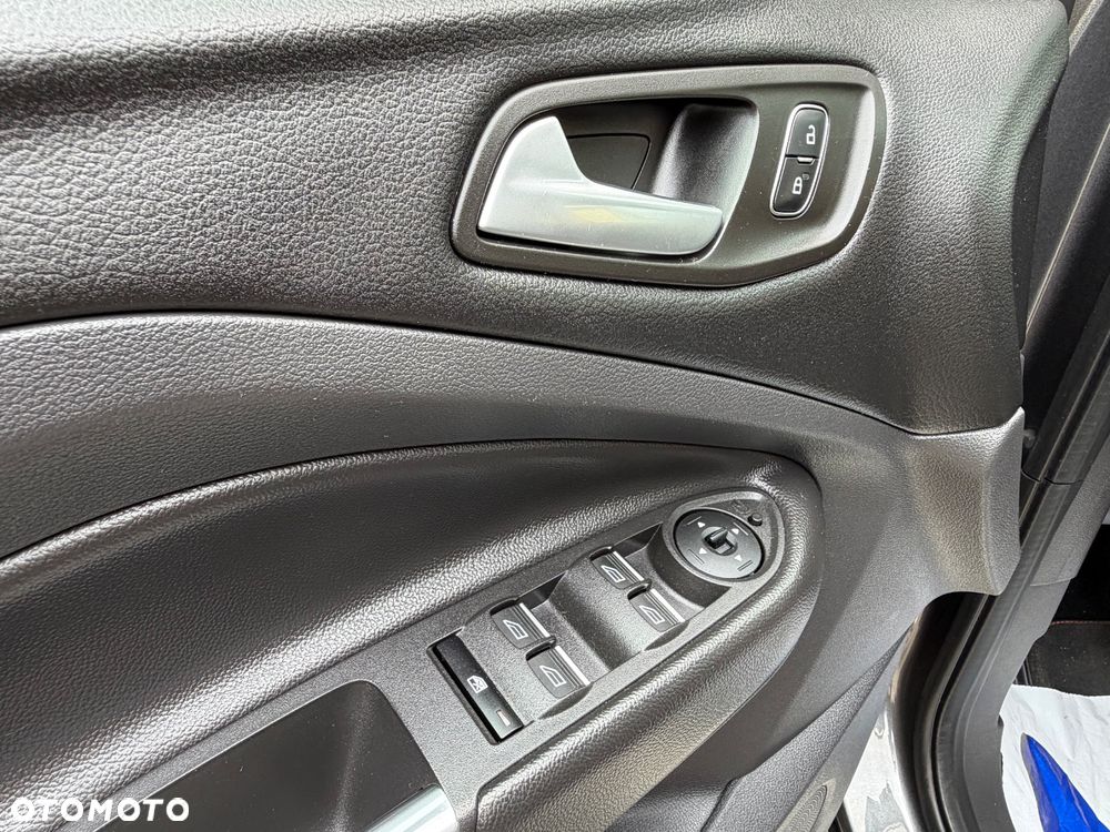 Ford Kuga 1.5 EcoBoost 2x4 ST-Line - 19
