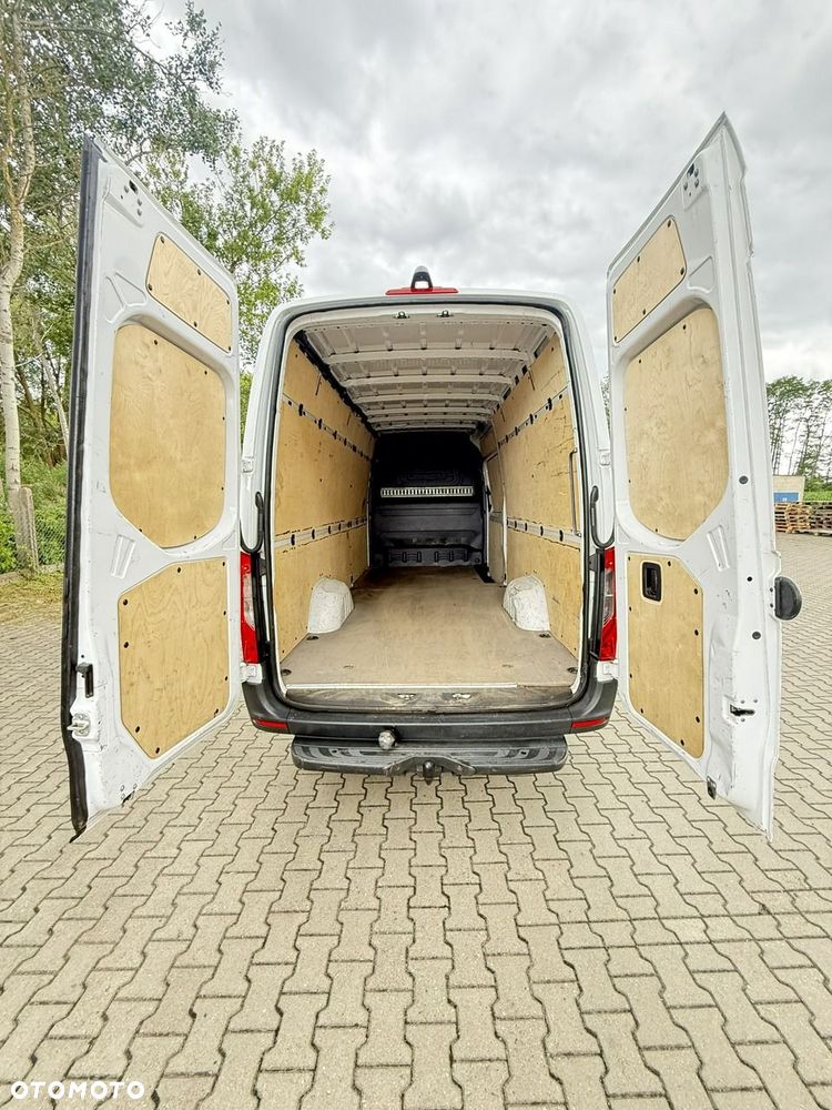 Mercedes-Benz Sprinter - 12
