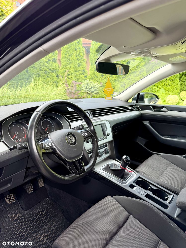 Volkswagen Passat - 11