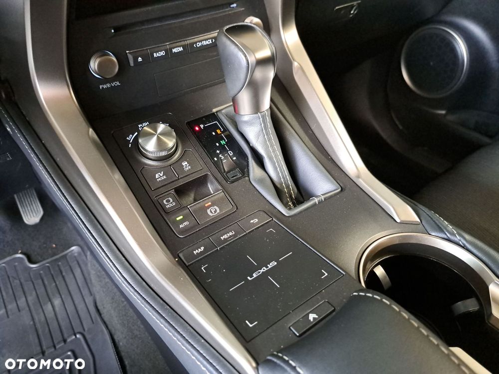 Lexus NX 300h Business Edition AWD - 29