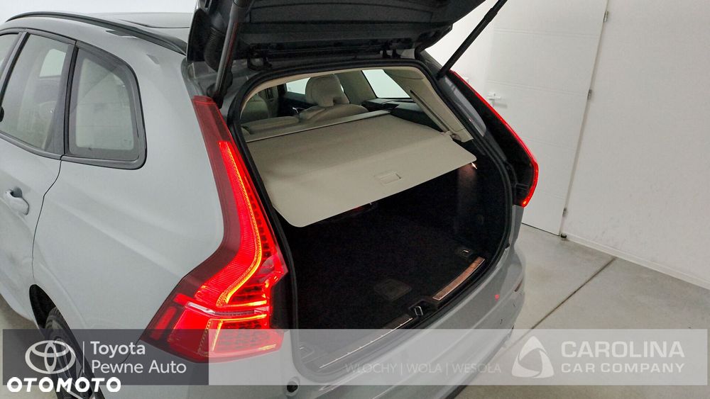 Volvo XC 60 B4 D AWD Plus Dark - 28