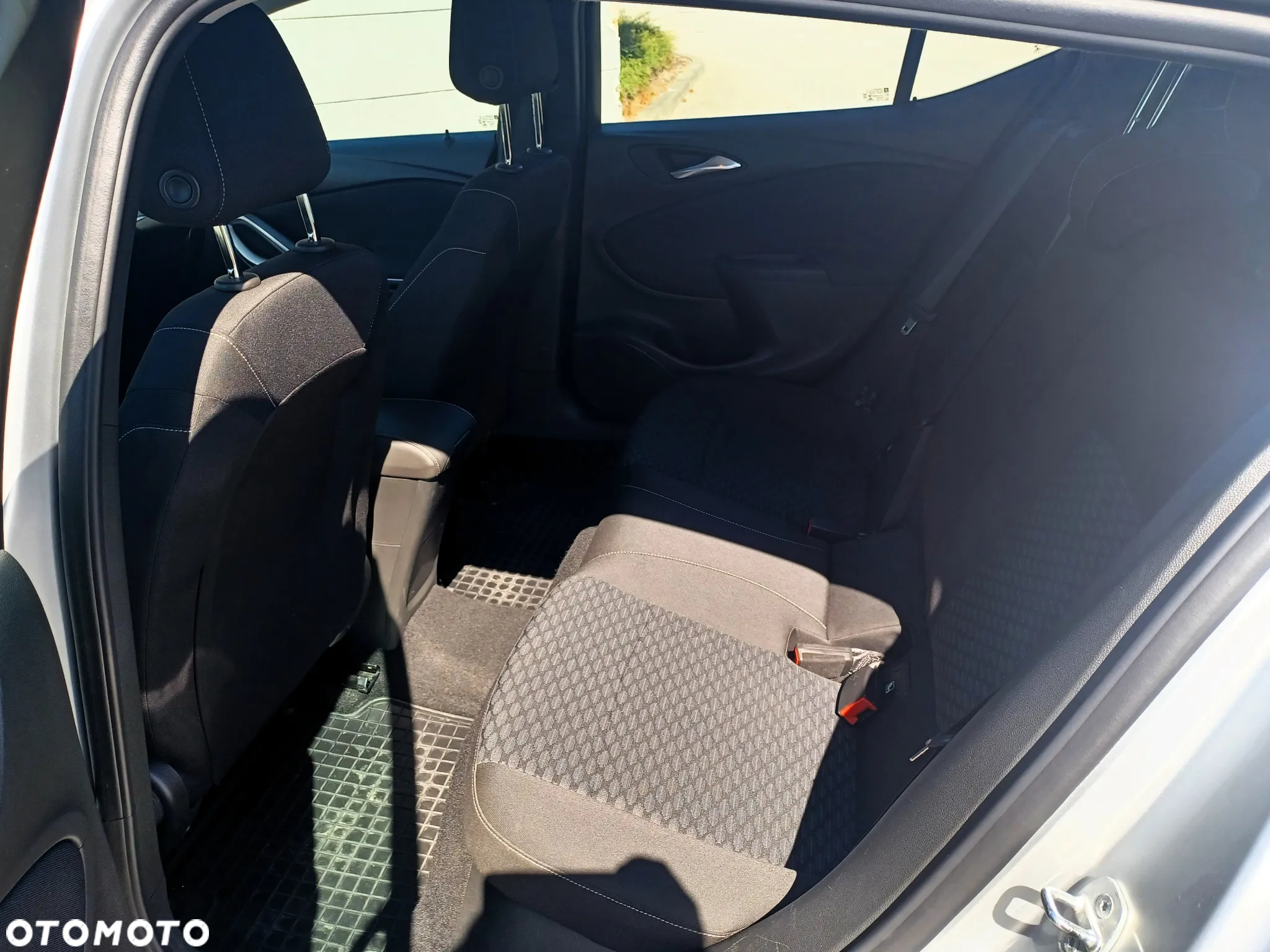 Opel Astra V 1.2 T Edition S&S - 10