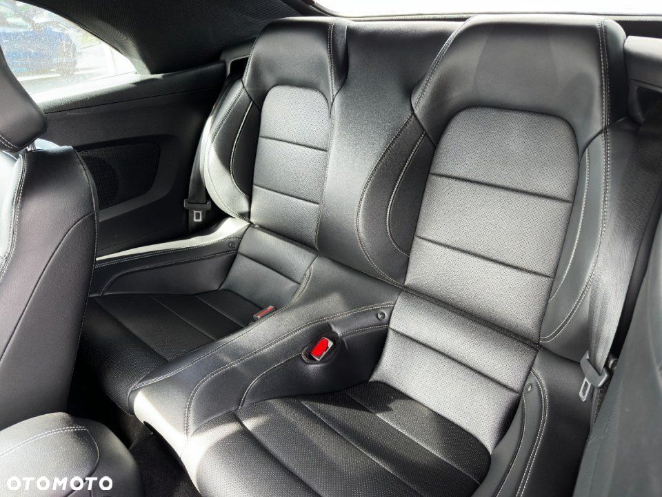 Ford Mustang - 25