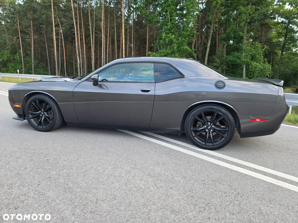 Dodge Challenger - 11