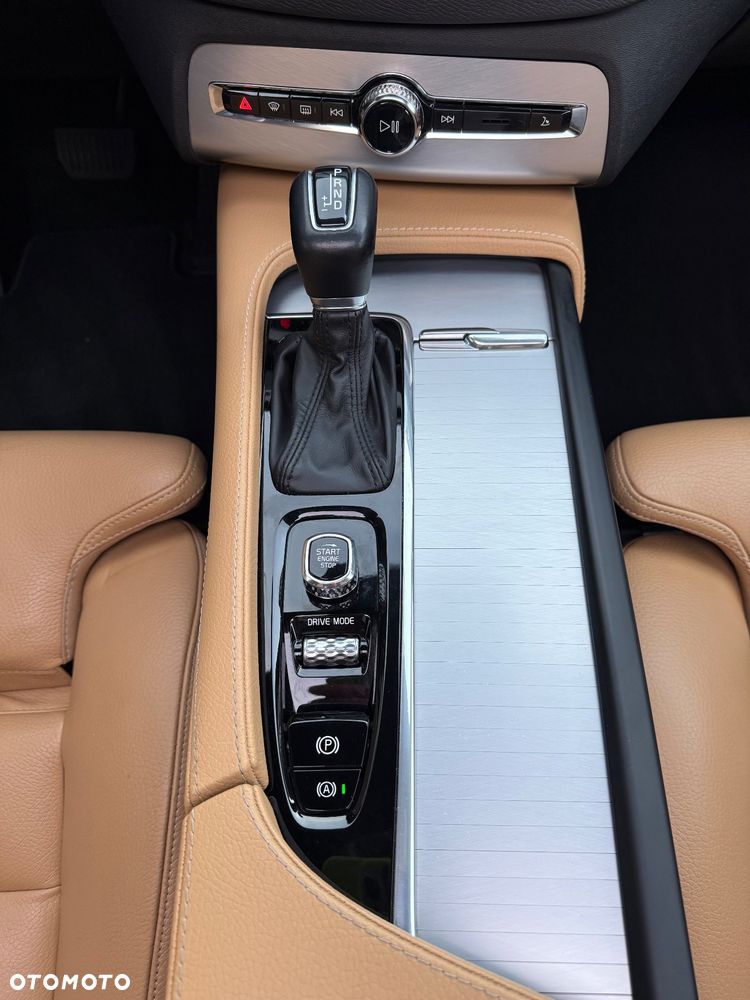 Volvo XC 90 T6 AWD Momentum Pro - 27