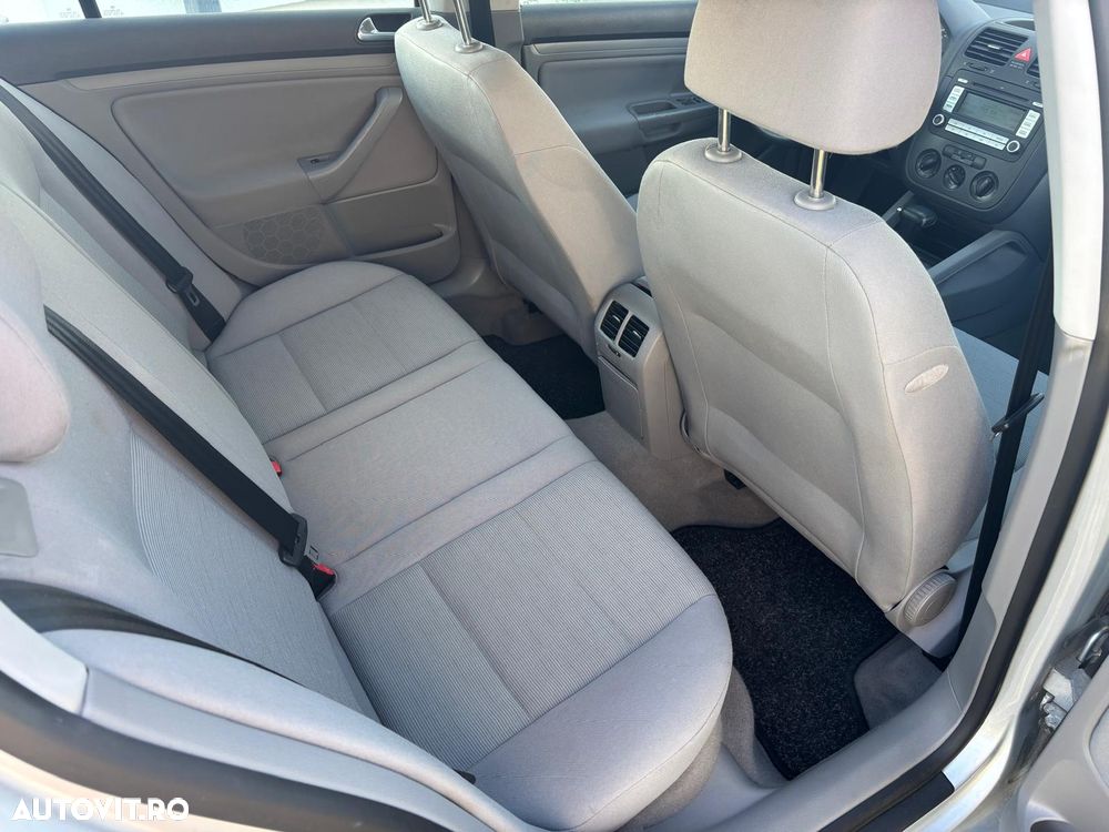 Volkswagen Golf - 10