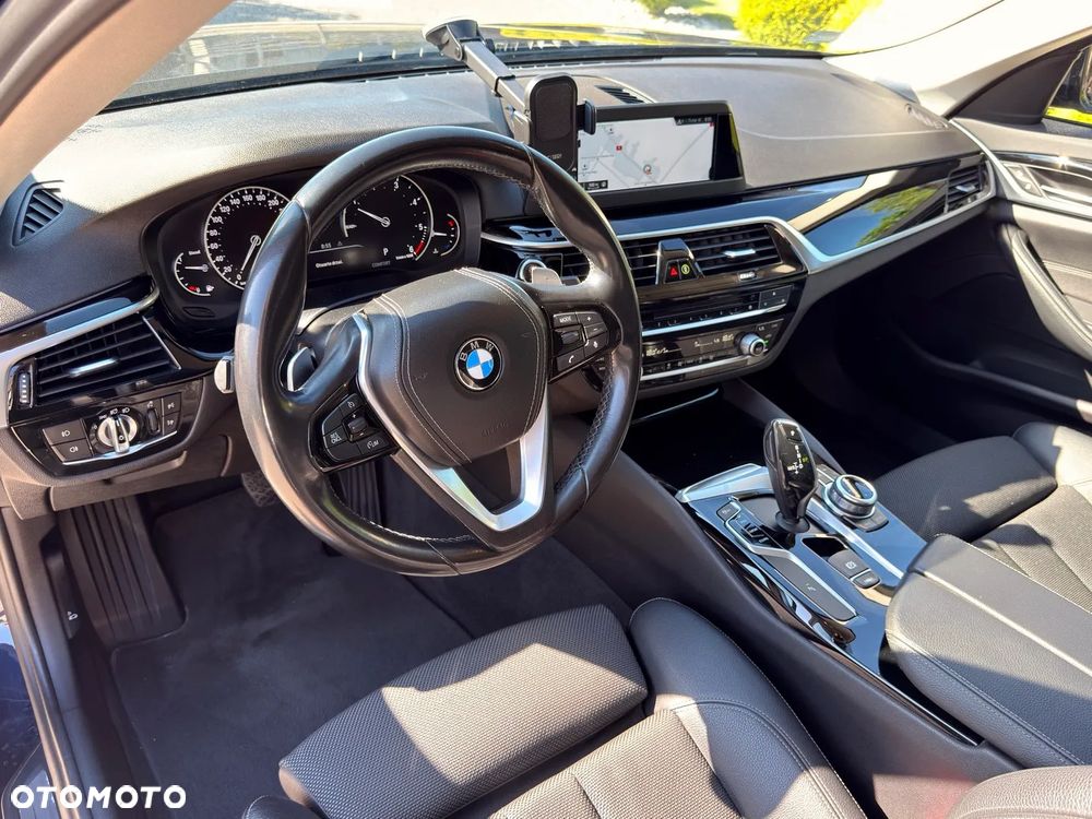 BMW Seria 5 520d Sport Line - 9