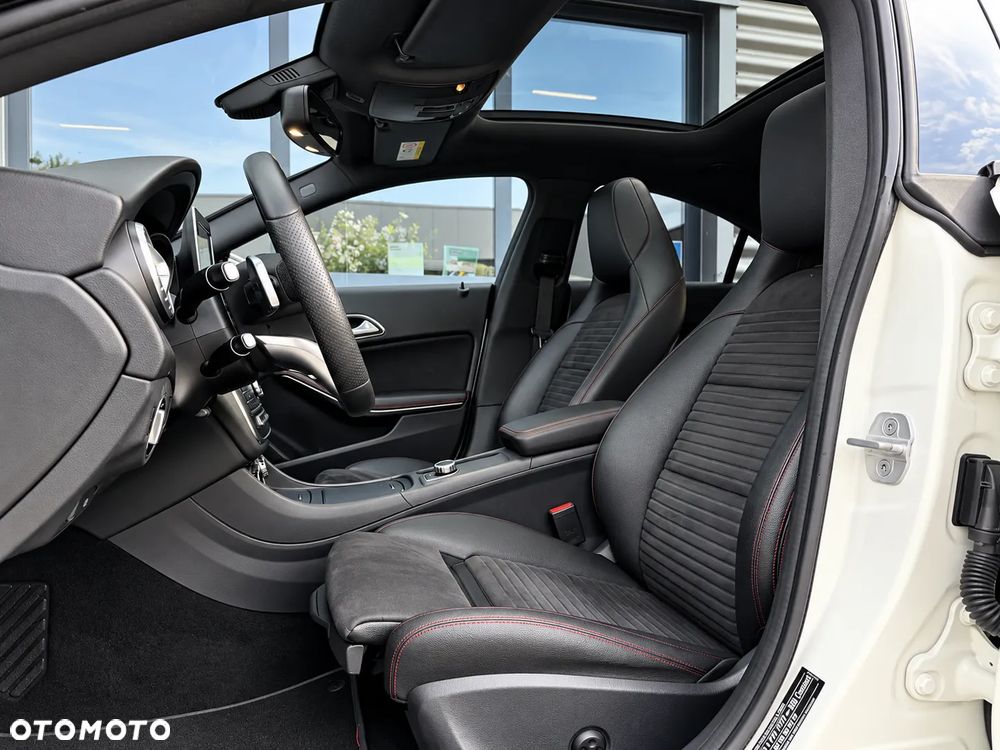 Mercedes-Benz CLA - 11