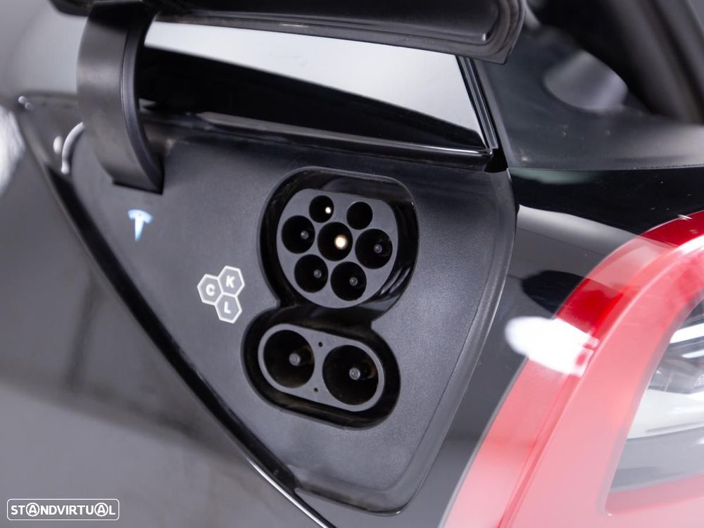 Tesla Model Y Long Range Dual Motor AWD - 16