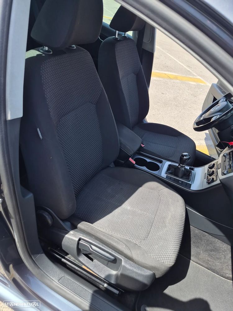VW Passat Variant 1.6 TDI BlueMotion - 23