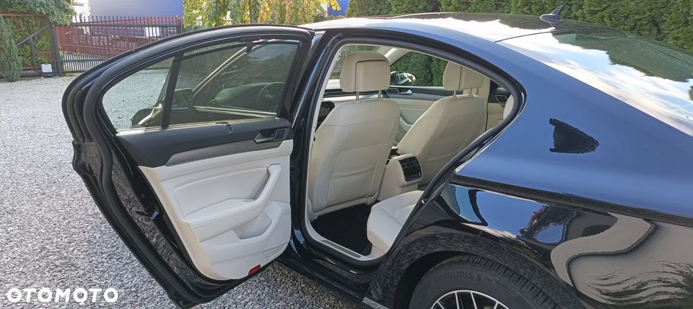 Volkswagen Passat - 15