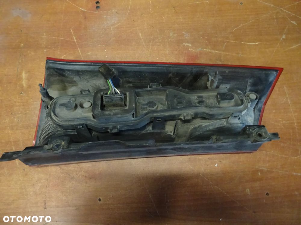 DACIA DOKKER LAMPA PRAWA TYLNA TYL TANIO WKLAD ZAROWEK CZESCI ROZNA PYTAC - 1