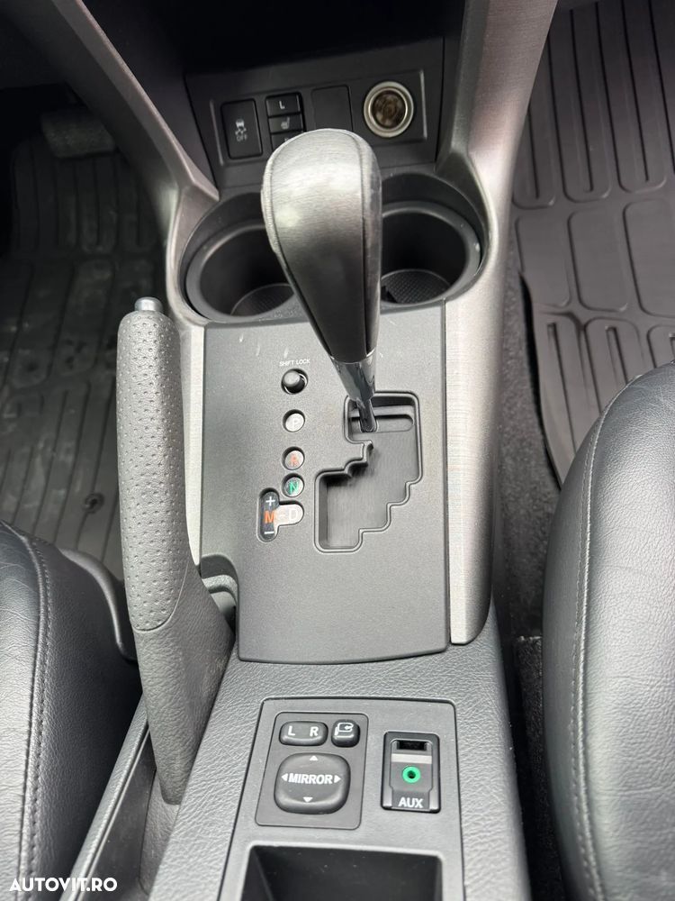 Toyota RAV4 2.2 D-4D 4x4 Automatik Executive - 13