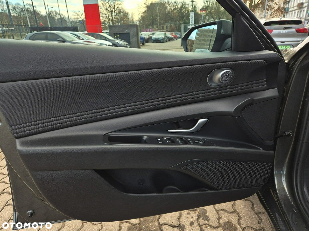 Hyundai Elantra - 13