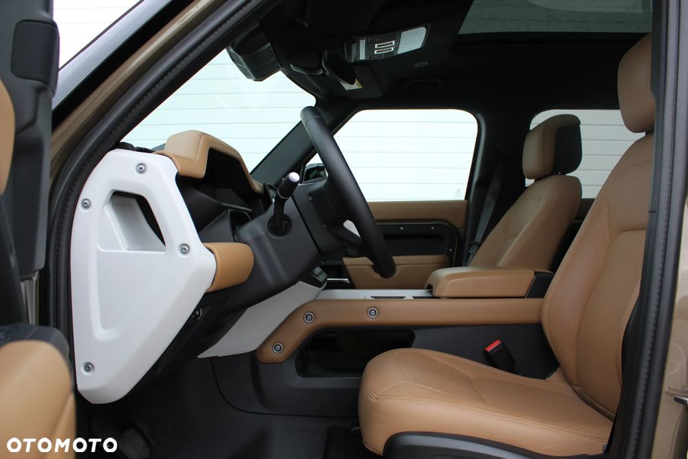 Land Rover Defender - 10