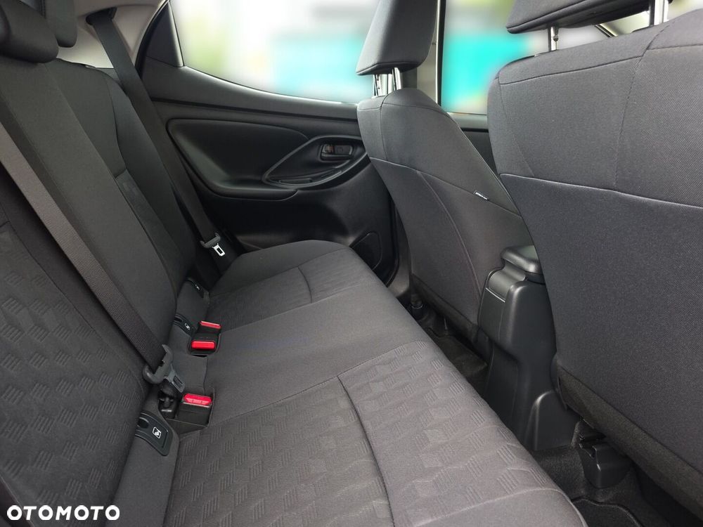 Toyota Yaris - 10