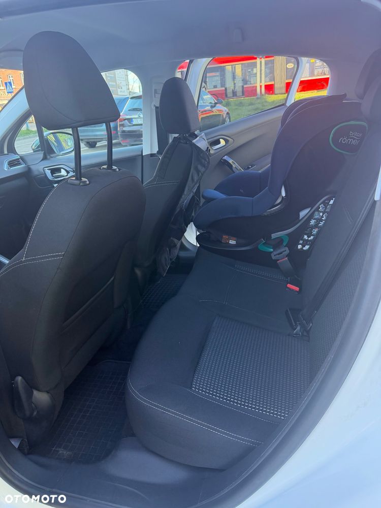 Peugeot 208 PureTech 110 Stop & Start EAT6 Allure - 5