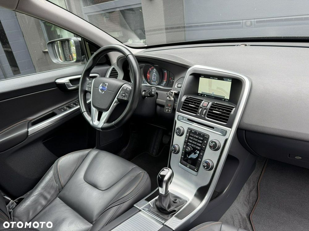 Volvo XC 60 D3 Drive-E Ocean Race - 11
