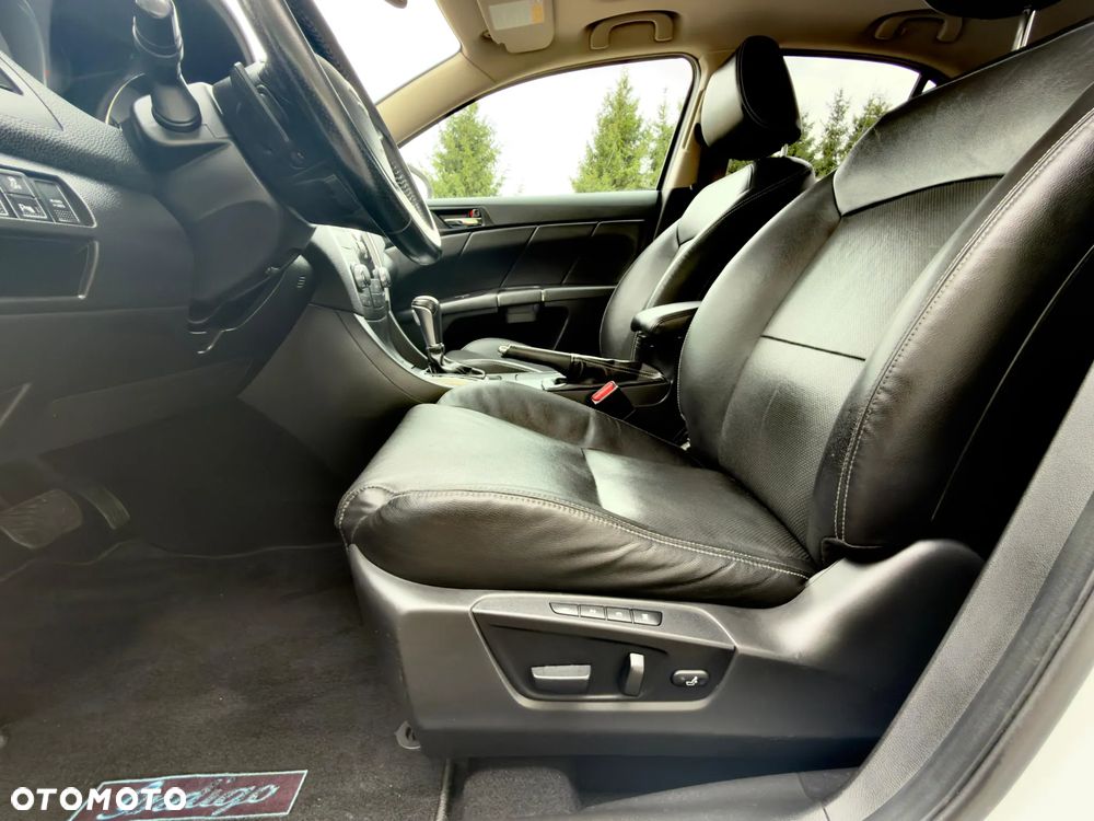 Suzuki Kizashi 2.4 4x4 CVT Sport - 19