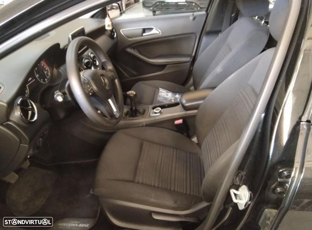 Mercedes-Benz A 200 - 4