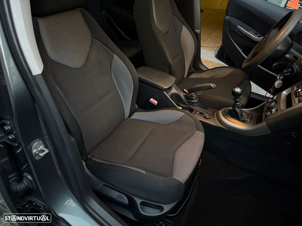 Peugeot 308 SW 1.6 e-HDi Active CVM6 - 19