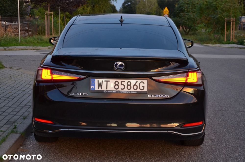 Lexus ES 300h F Sport - 9