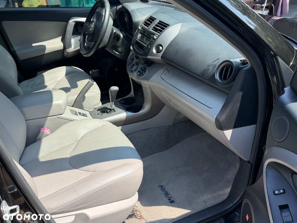 Toyota RAV4 - 16