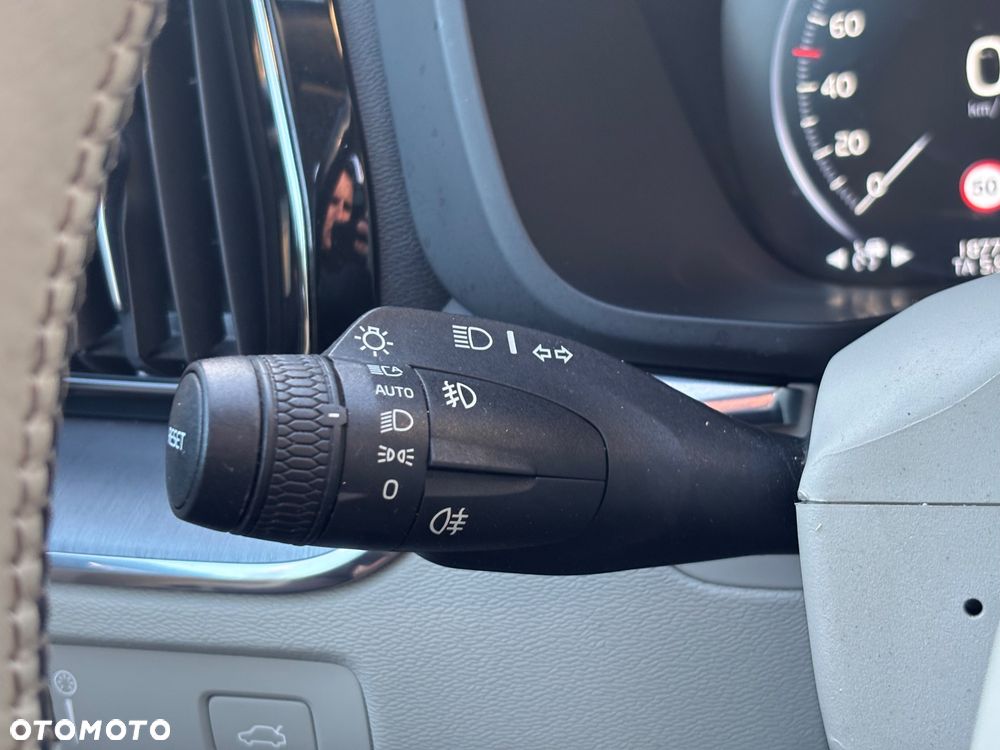 Volvo XC 60 D4 Geartronic Momentum Pro - 22