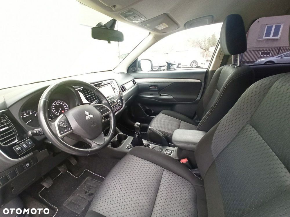 Mitsubishi Outlander 2.0 Intense + 2WD - 7