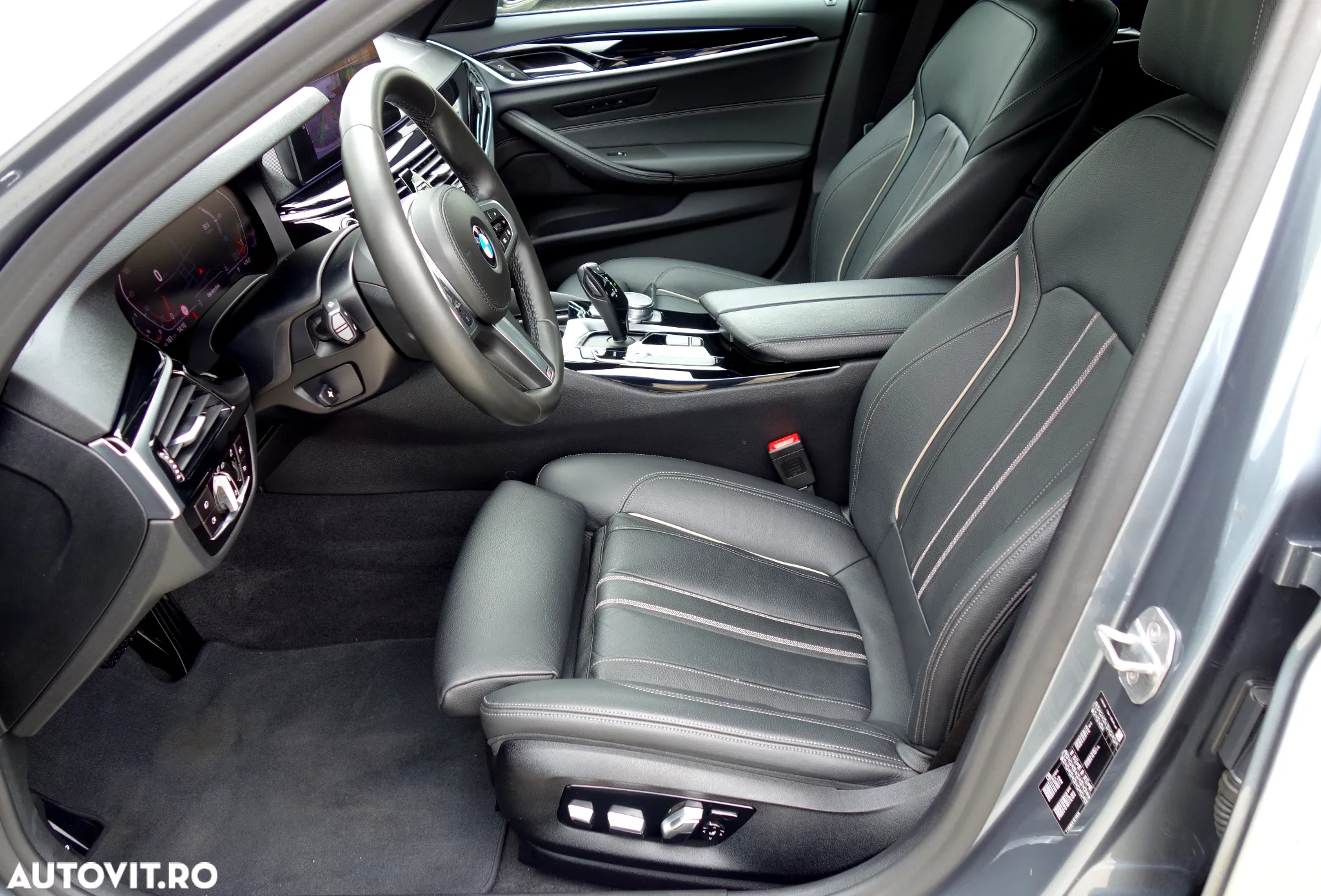 BMW Seria 5 520i AT - 31