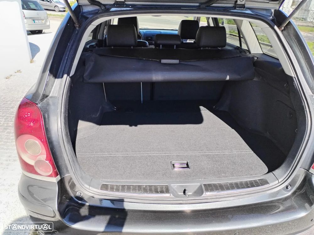 Toyota Avensis SW 2.0 D-4D GPS - 13