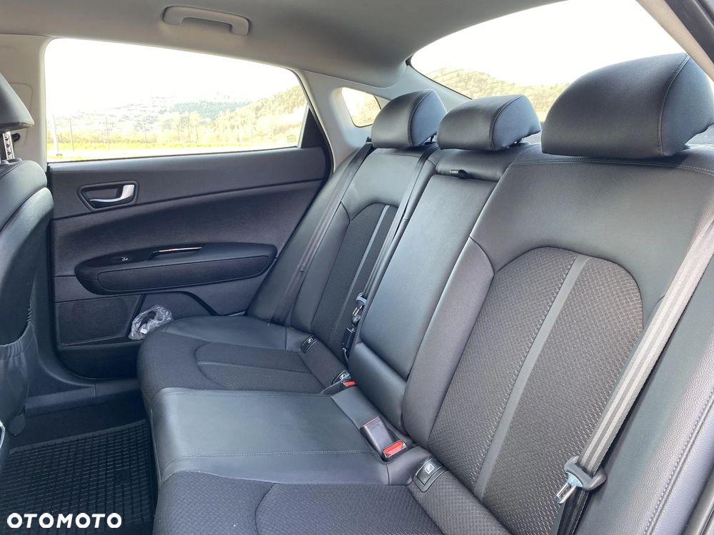 Kia Optima 2.0 L - 16