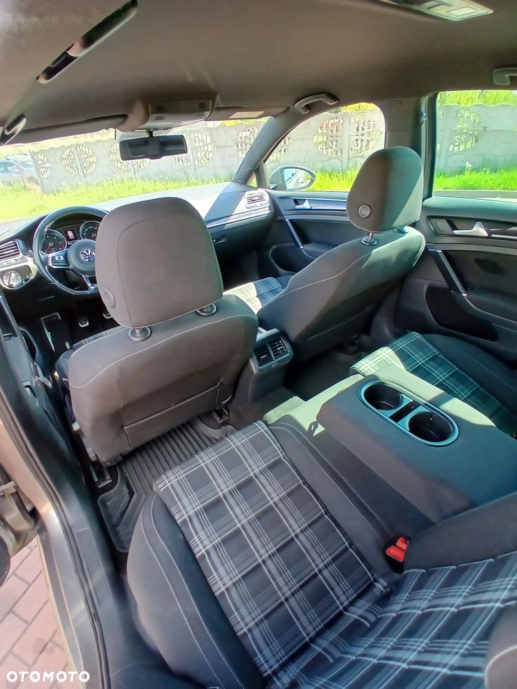 Volkswagen Golf - 12