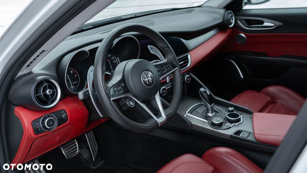 Alfa Romeo Giulia 2.0 Turbo 16V AT8 Veloce Ti - 10