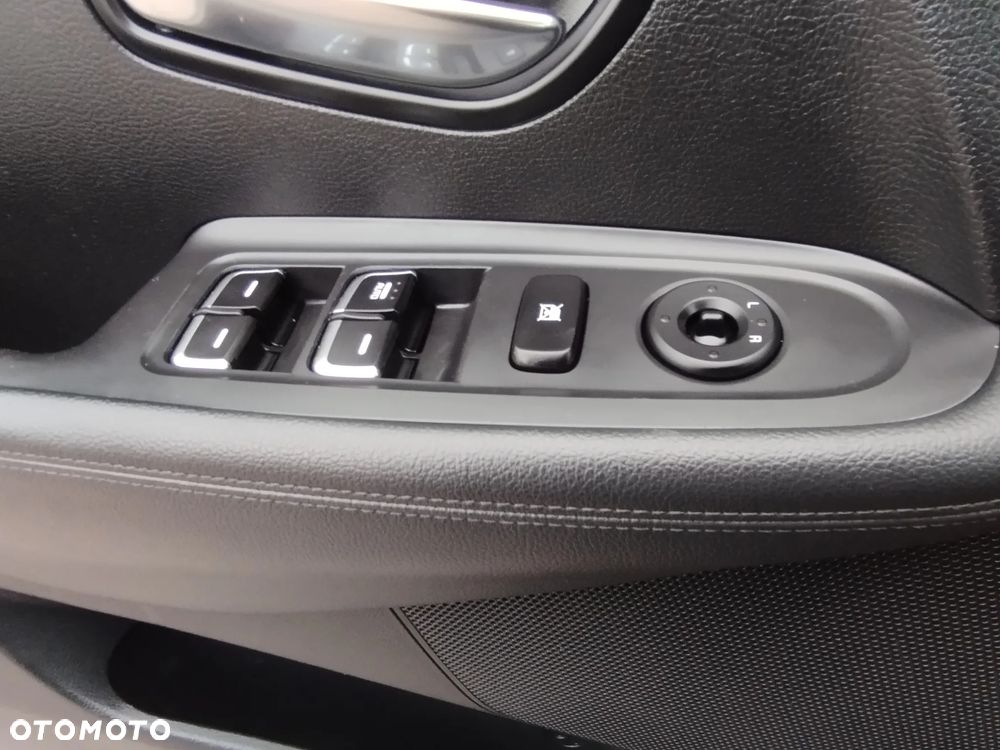 Kia Carens 1.6 GDI XL 7os EU6 - 13