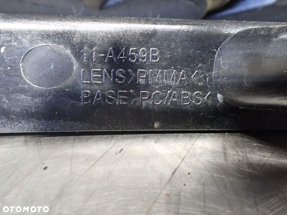 LAMPA PRAWA TYLNA RENAULT SCENIC II 1.6 - 7