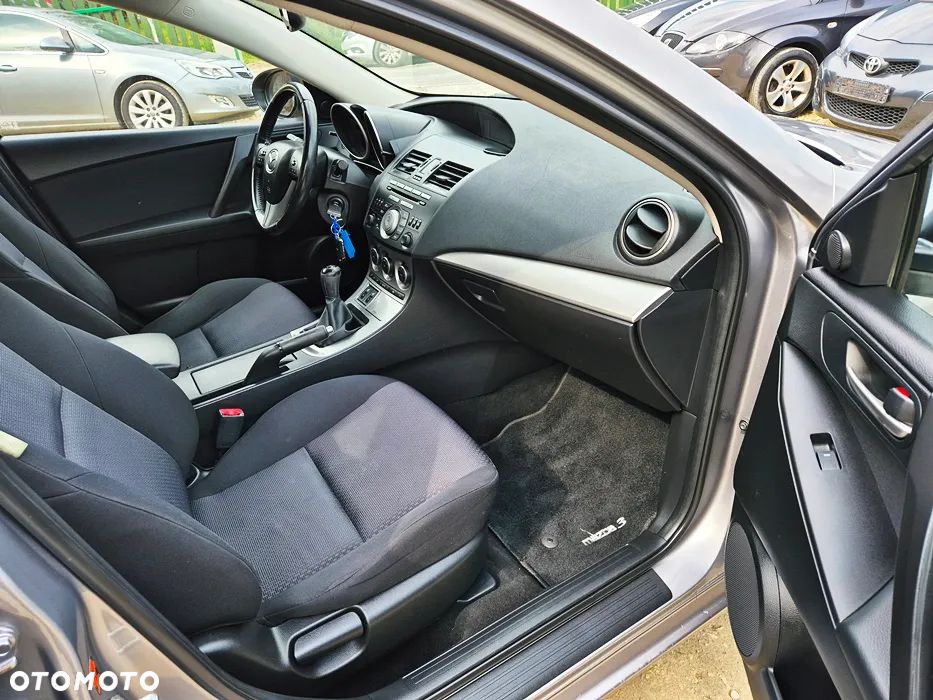 Mazda 3 2.0 Exclusive + - 38