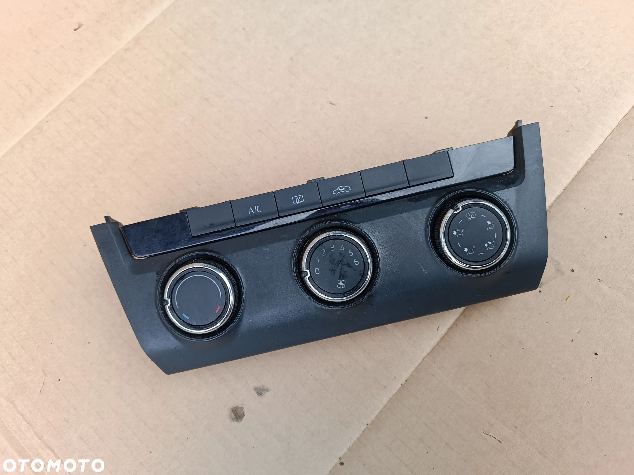 PANEL STEROWANIA NAWIEWU KLIMY KLIMATYZACJI SKODA OCTAVIA III 5E 5E0820047D - 1