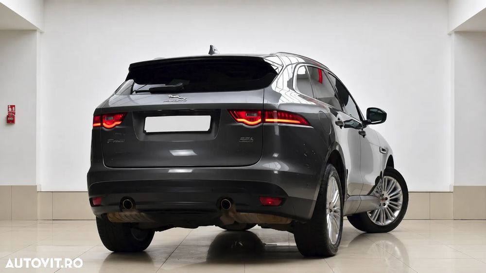 Jaguar F-Pace P250 AWD SE - 5